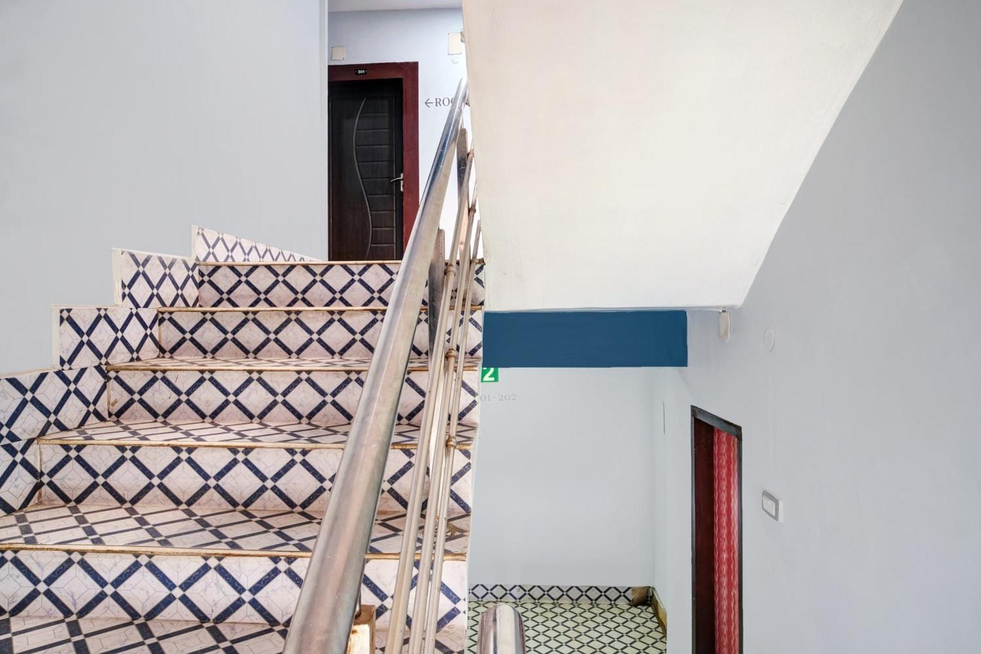 Super Hotel O Noonmati Guwahati Formerly Hotel Sundari מראה חיצוני תמונה